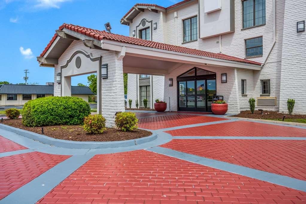 המפטון Quality Inn מראה חיצוני תמונה