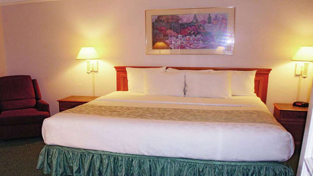 המפטון Quality Inn חדר תמונה
