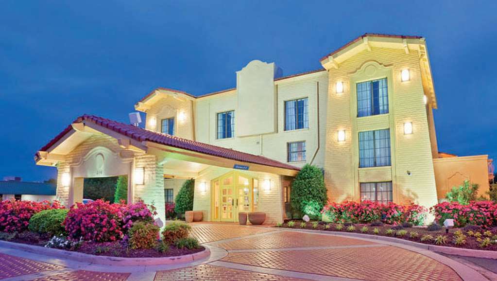 המפטון Quality Inn מראה חיצוני תמונה